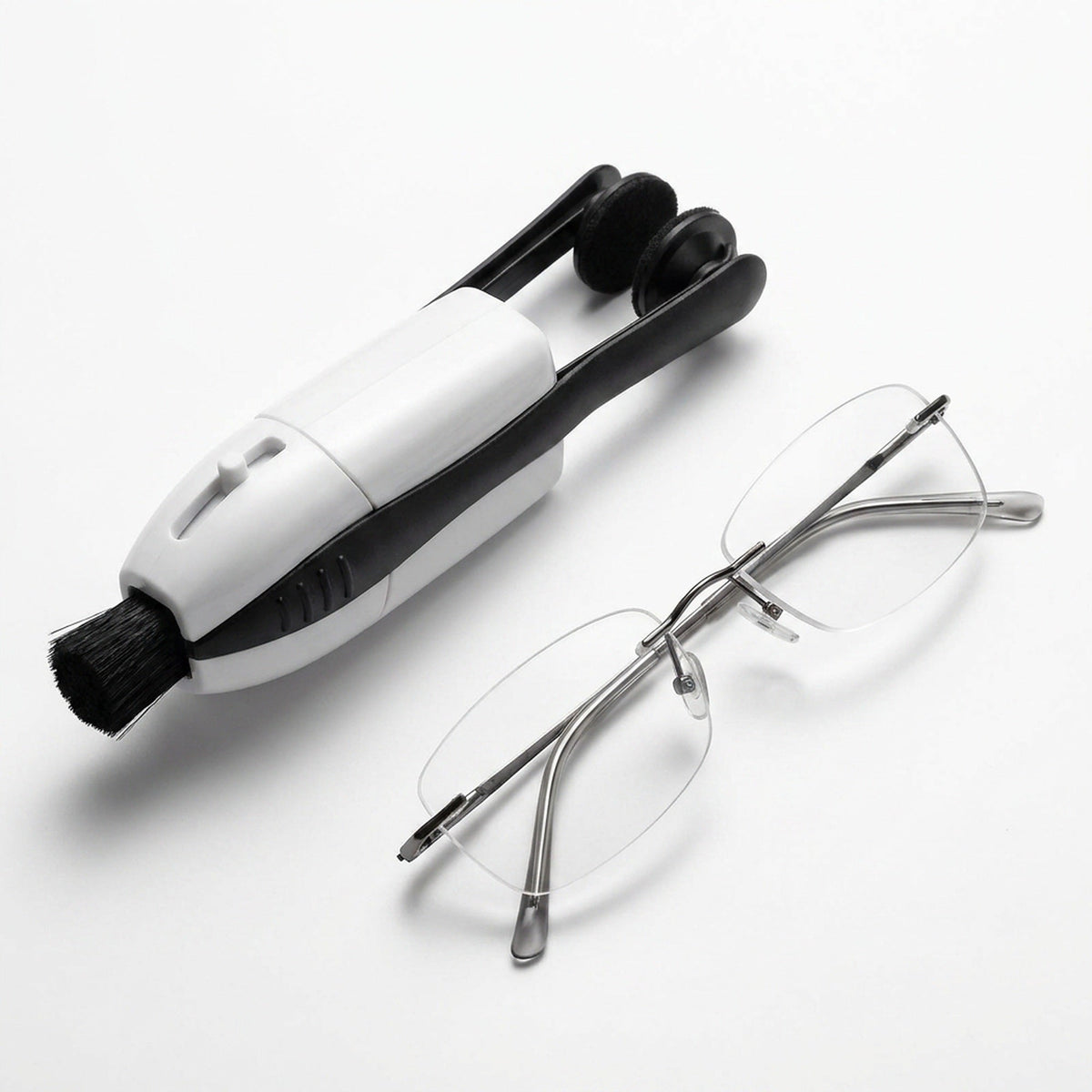 Portable Eyeglass Lens Cleaner with Dry Carbon Pads