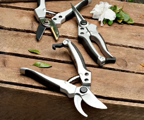 Complete Pruning Set for Everyday Garden Tasks