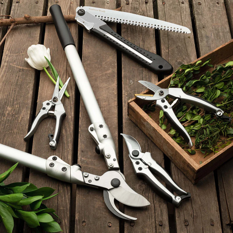 Complete Pruning Set for Everyday Garden Tasks