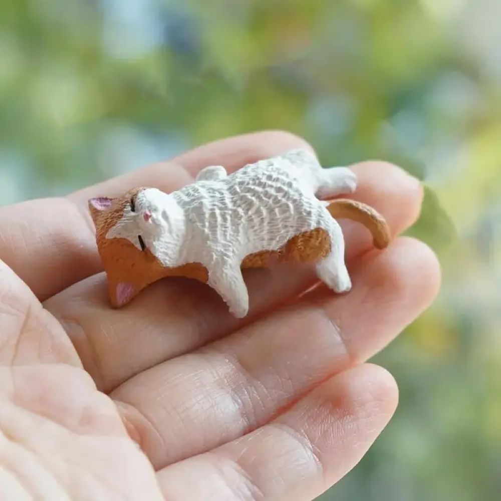 5-Piece Hand-Painted Mini Cat Figurines – Cute Desk Decor