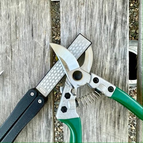 Garden Tool Sharpener – Diamond & Carbon Steel Paddle for Pruners, Clippers, Mower Blades